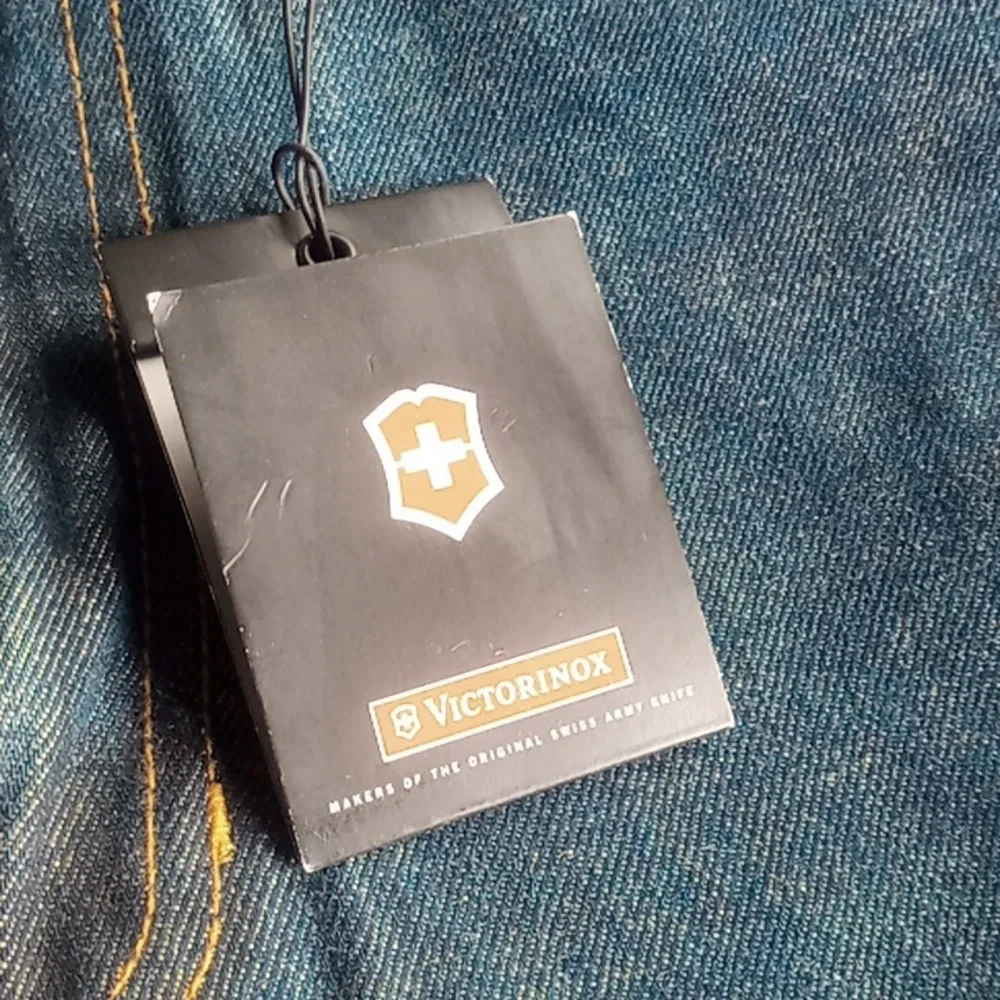 Victorinox Swiss 1884 Jeans. - Picture 10 of 11